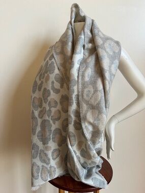 LOFT Neutral Leopard Print Oversized wrap- Cream and Gray